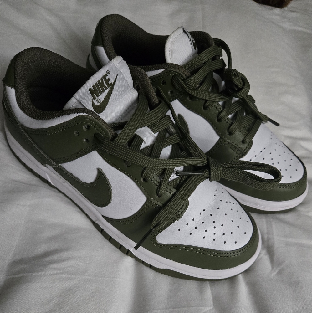 Nike Olive Dunk Low-Tops